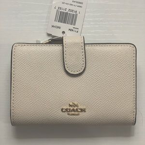 Coach Crossgrain Leather Medium Corner Zip Wallet